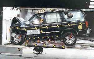 NCAP 1997 Ford Expedition front crash test photo