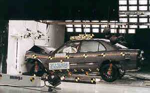 NCAP 1997 Mitsubishi Galant front crash test photo