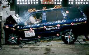 NCAP 1997 Nissan Pathfinder front crash test photo
