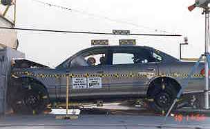 NCAP 1998 Toyota Avalon front crash test photo
