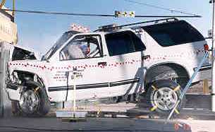 NCAP 1998 Chevrolet Blazer front crash test photo