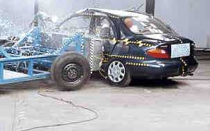 NCAP 1998 Hyundai Elantra side crash test photo