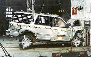 NCAP 1998 Ford Expedition front crash test photo