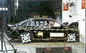 NCAP 1998 Oldsmobile Intrigue front crash test photo