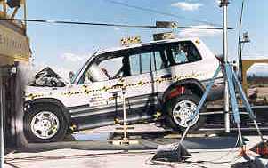 NCAP 1998 Toyota RAV4 front crash test photo