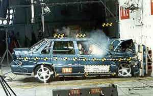 NCAP 1998 Volvo S70 front crash test photo