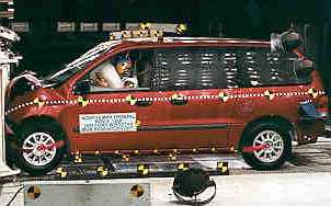 NCAP 1999 Ford Windstar front crash test photo