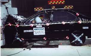 NCAP 2000 Nissan Altima front crash test photo