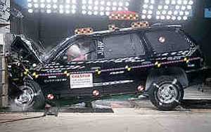 NCAP 2000 Dodge Durango front crash test photo