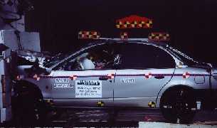 NCAP 2000 Saturn SL front crash test photo