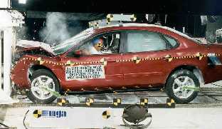 NCAP 2000 Ford Taurus front crash test photo