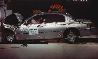 NCAP 2000 Lincoln Town Car front crash test photo