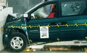 NCAP 2001 Dodge Caravan front crash test photo