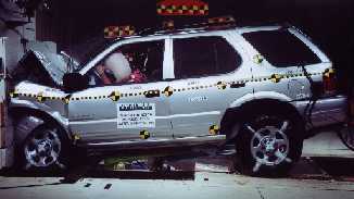 NCAP 2001 Isuzu Rodeo front crash test photo