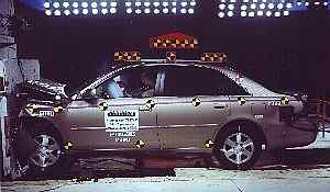 NCAP 2001 Toyota Avalon front crash test photo