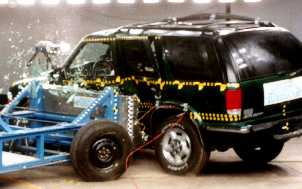 NCAP 2001 Chevrolet Blazer side crash test photo