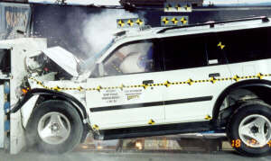 NCAP 2001 Mitsubishi Montero front crash test photo