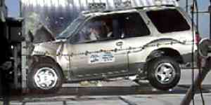 NCAP 2002 Ford Explorer front crash test photo