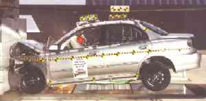 NCAP 2002 Kia Spectra front crash test photo