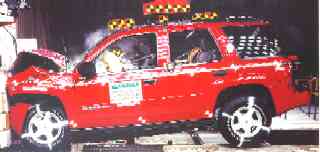 NCAP 2002 Chevrolet Trailblazer front crash test photo