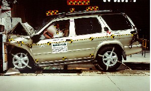 NCAP 2002 Nissan Pathfinder front crash test photo