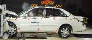 NCAP 2003 Toyota Avalon front crash test photo