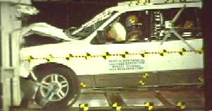 NCAP 2003 Ford Expedition front crash test photo