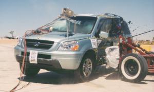 NCAP 2003 Honda Pilot side crash test photo