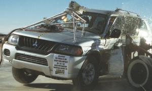 NCAP 2004 Mitsubishi Montero side crash test photo