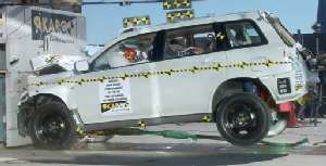NCAP 2004 Mitsubishi Outlander front crash test photo