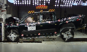 NCAP 2004 Chevrolet Colorado front crash test photo