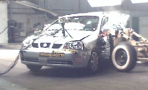 NCAP 2004 Suzuki Forenza side crash test photo