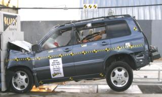 NCAP 2004 Toyota Highlander front crash test photo