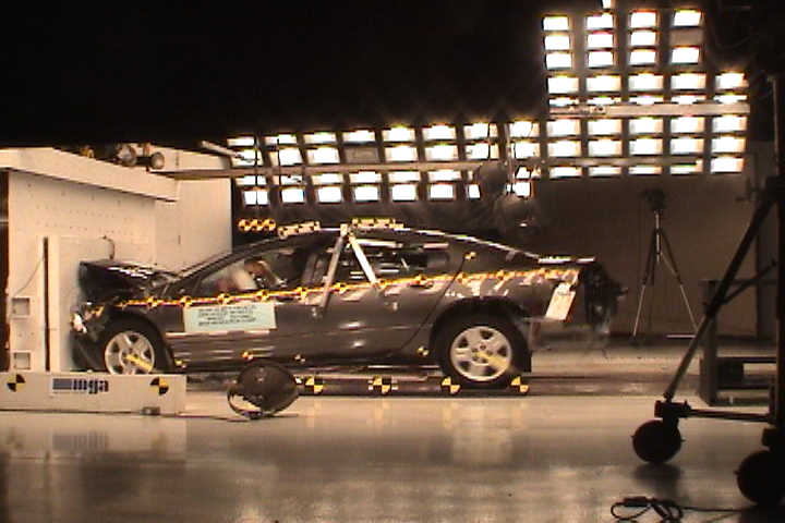 NCAP 2004 Dodge Intrepid front crash test photo