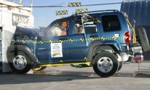 NCAP 2004 Jeep Liberty front crash test photo