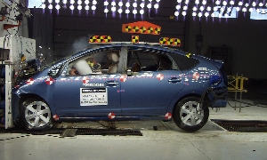 NCAP 2004 Toyota Prius front crash test photo