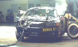 NCAP 2004 Hyundai Tiburon side crash test photo