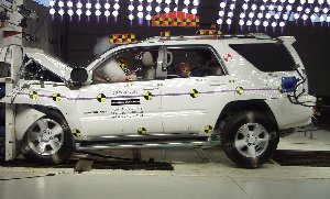 NCAP 2004 Toyota 4Runner front crash test photo