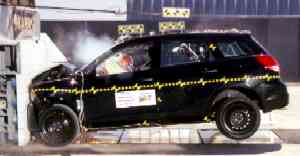NCAP 2004 Toyota Matrix front crash test photo