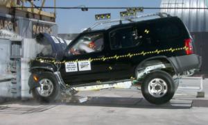 NCAP 2004 Nissan Xterra front crash test photo