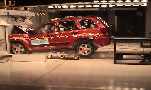 NCAP 2005 Jeep Grand Cherokee front crash test photo