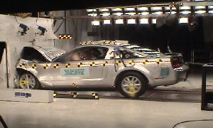NCAP 2005 Ford Mustang front crash test photo