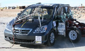 NCAP 2005 Honda Odyssey side crash test photo