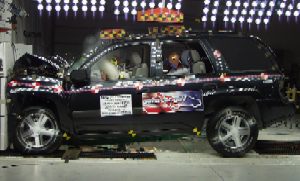 NCAP 2005 Chevrolet Trailblazer front crash test photo