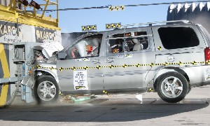 NCAP 2005 Chevrolet Uplander front crash test photo