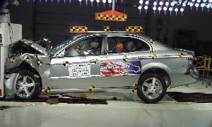 NCAP 2005 Suzuki Verona front crash test photo