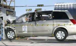 NCAP 2006 Nissan Quest front crash test photo