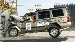 NCAP 2006 Jeep Commander front crash test photo