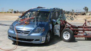 NCAP 2006 Honda Odyssey side crash test photo
