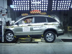 NCAP 2007 Honda CR-V front crash test photo